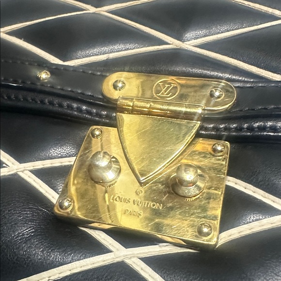 Louis Vuitton - Picture 2 of 8